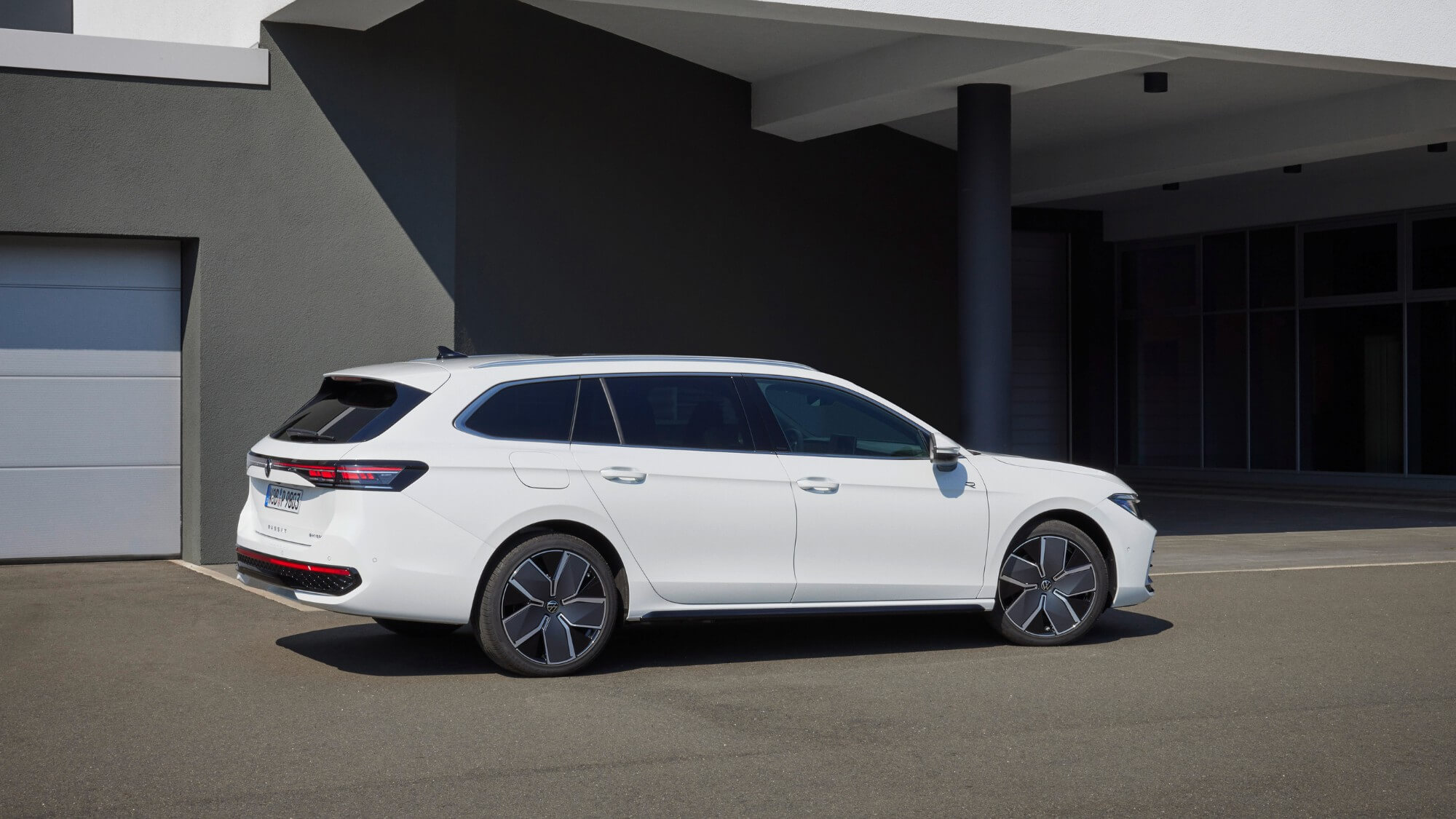 2024 Volkswagen Passat PHEV wit profiel