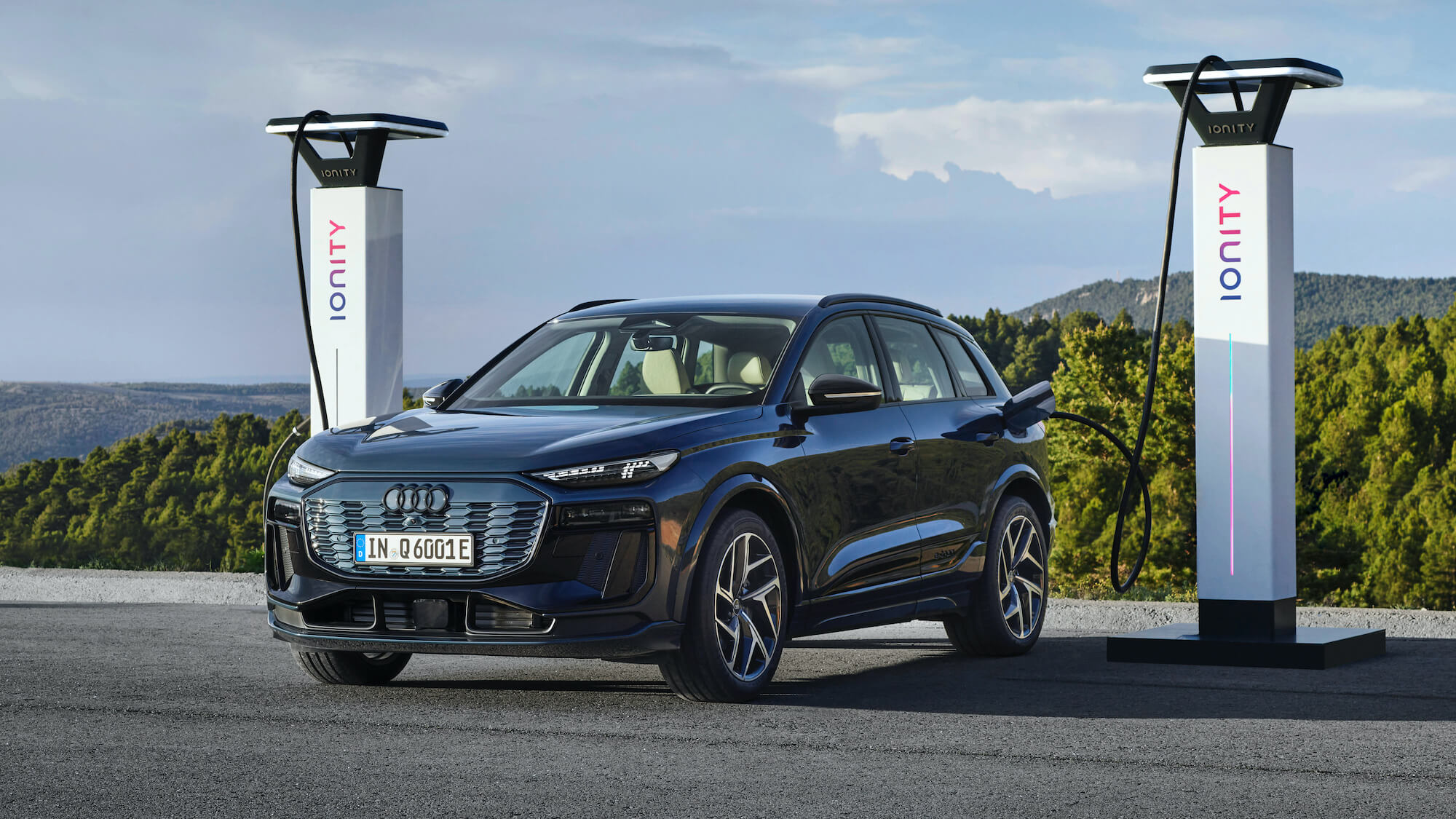 Audi Q6 e-tron opladen aan Ionity laadpaal