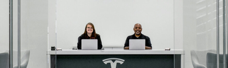Tesla service medewerkers
