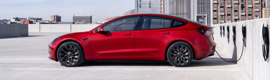 tesla model 3 rood laadpaal