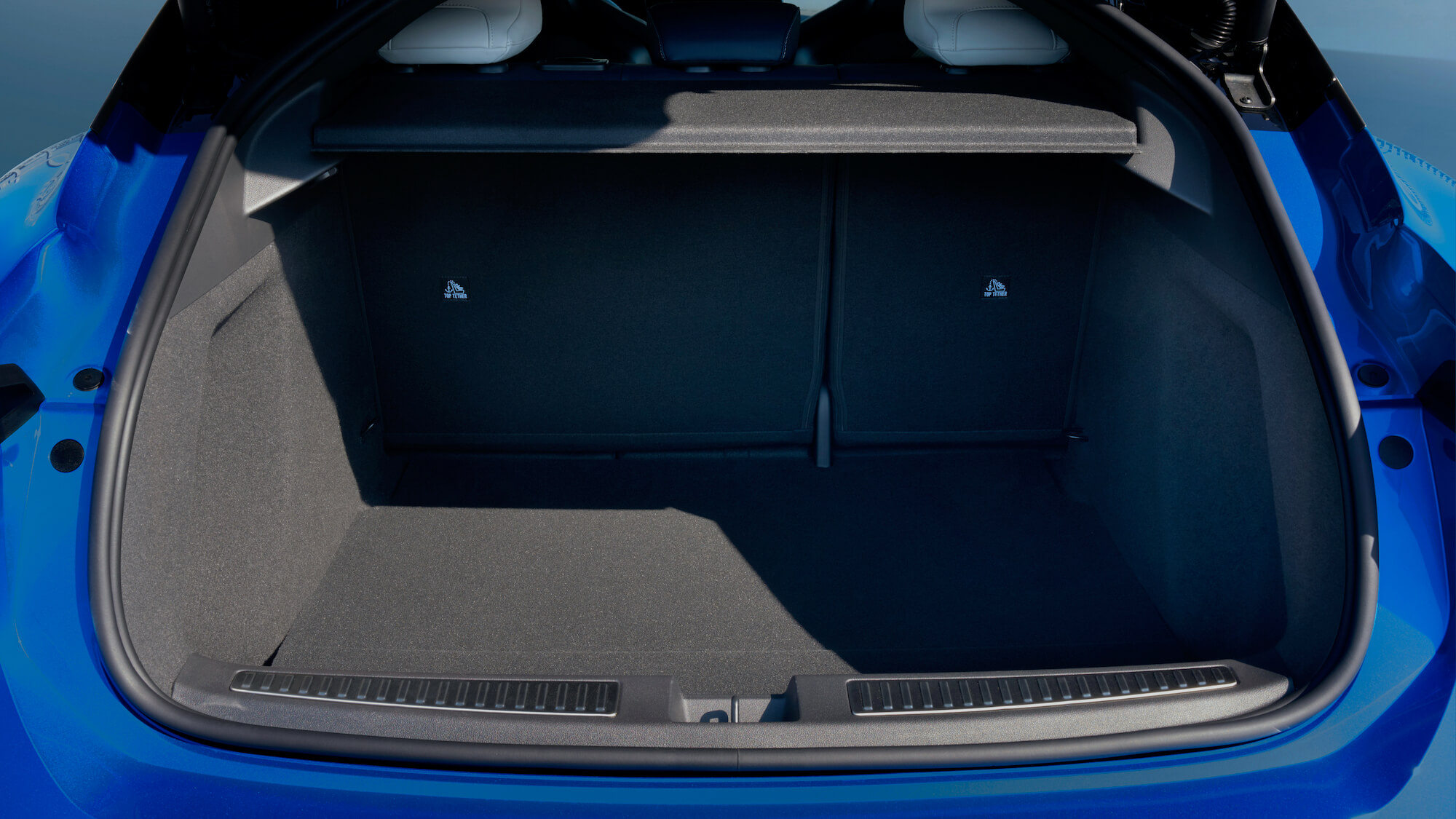 Alpine A390 trunk